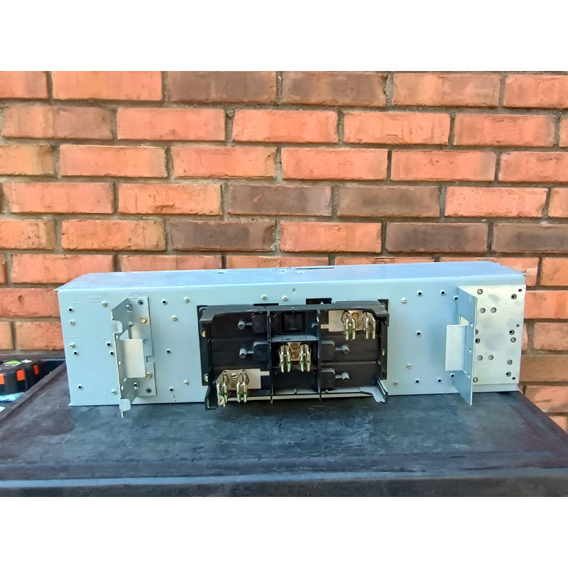ADS36100HS 100A 600V Fusible
Rear connectors